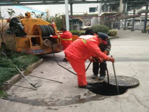 下水里有建筑垃圾怎么疏通（下水管道里有建筑垃圾怎么清除）