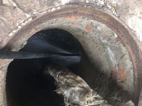 下水里有建筑垃圾怎么疏通（下水管道里有建筑垃圾怎么清除）