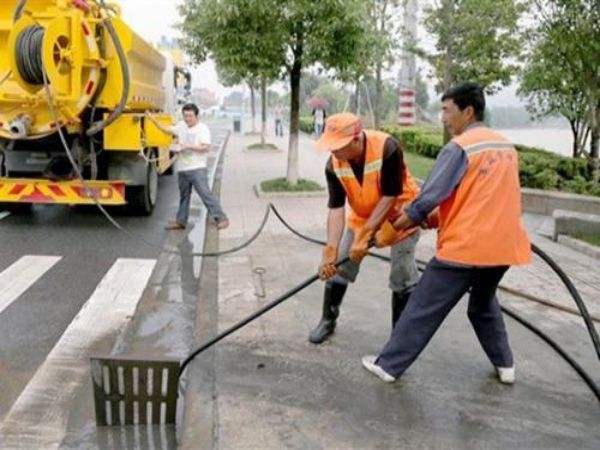 楼道里疏通下水道（楼道里疏通下水道怎么收费）